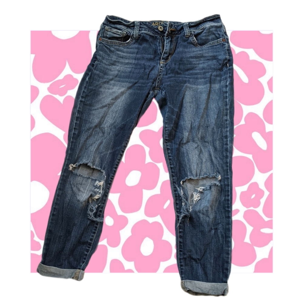 SOLD Boyfriend Arizona Jeans w Ripped Knees